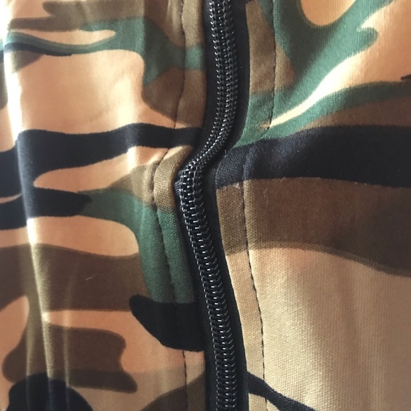 Lydaa Camouflage Crop Top - Picture 5 of 8